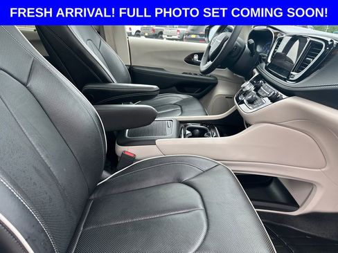 Used 2023 Chrysler Pacifica Limited w/ Uconnect Theater Family Group AWD/4WD image 27