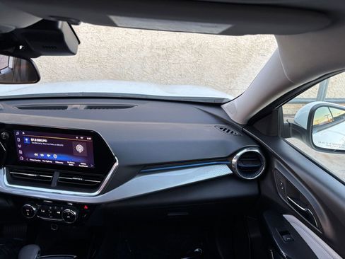 Used 2025 Chevrolet Trax LT image 33