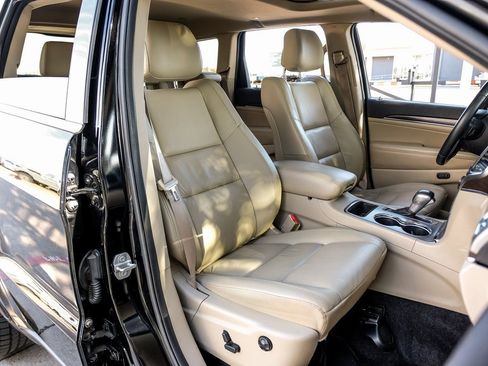 Used 2018 Jeep Grand Cherokee Limited image 43