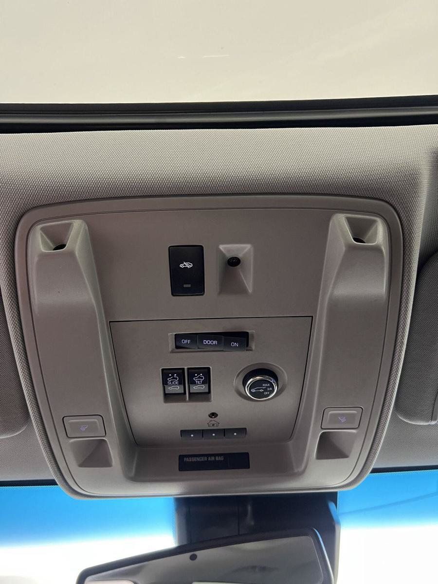 Used 2016 Cadillac Escalade Luxury AWD/4WD image 12