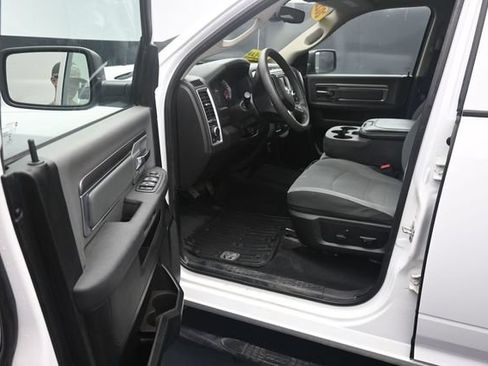 Used 2022 RAM 1500 Classic SLT AWD/4WD image 12