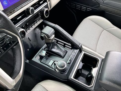 Certified 2024 Toyota Tacoma Limited w/ Limited Package (LT) image 16