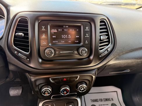 Used 2018 Jeep Compass Latitude image 10