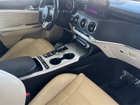 Used 2022 Kia Stinger GT2 image 18
