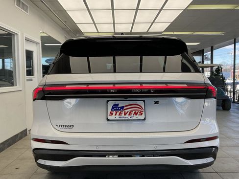 New 2024 Lincoln Nautilus Reserve w/ Jet Appearance Package (87T) image 6