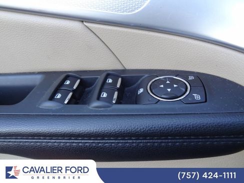 Used 2016 Ford Explorer XLT w/ Equipment Group 202A AWD/4WD image 14