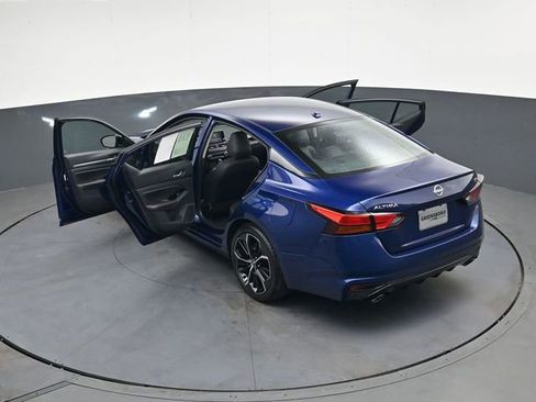 Used 2024 Nissan Altima 2.5 SR FWD image 39