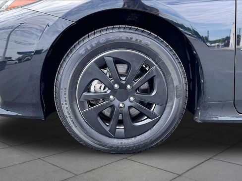 Used 2022 Toyota Prius Prime XLE FWD image 10