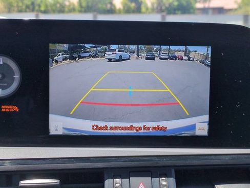 Used 2025 Lexus ES 300h w/ Premium Package FWD image 22