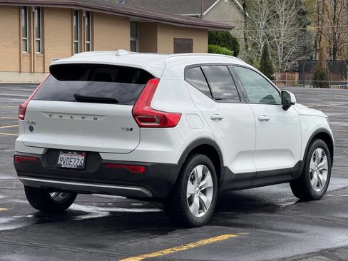 Used 2019 Volvo XC40 T5 Momentum image 5