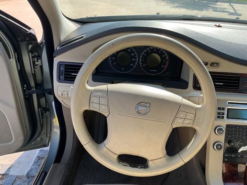 Used 2008 Volvo V70 FWD image 20