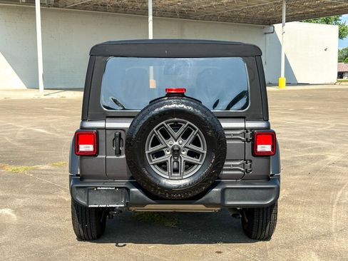 Used 2024 Jeep Wrangler Unlimited Sport AWD/4WD image 16