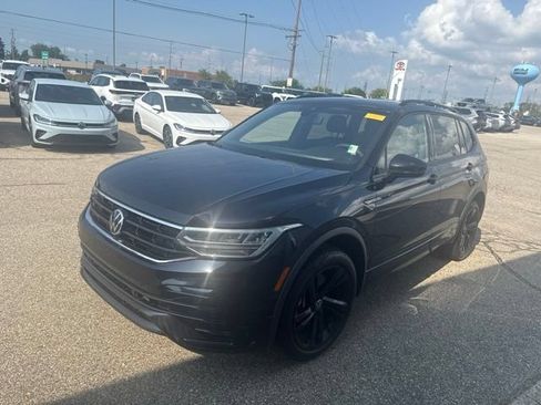 Used 2023 Volkswagen Tiguan SE R-Line AWD/4WD image 9