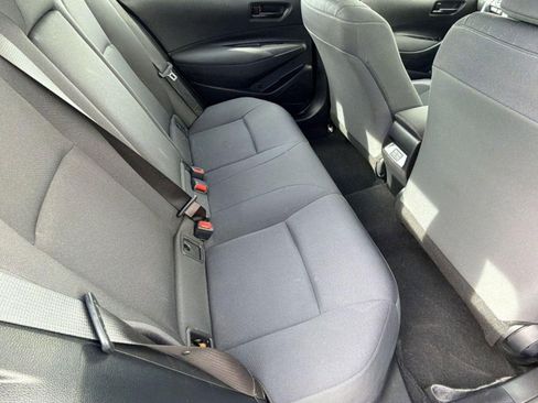 Used 2025 Toyota Corolla LE image 33
