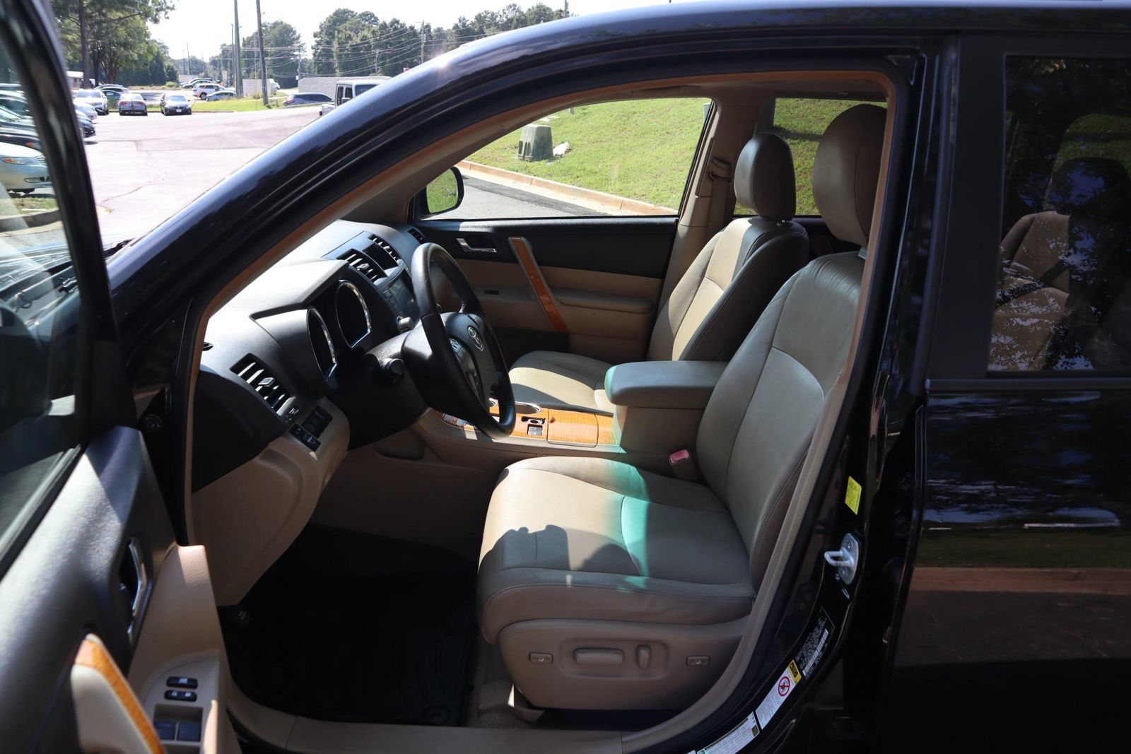 Used 2010 Toyota Highlander Limited AWD/4WD image 9
