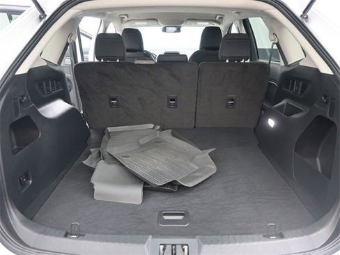 Used 2024 Ford Edge SE image 25