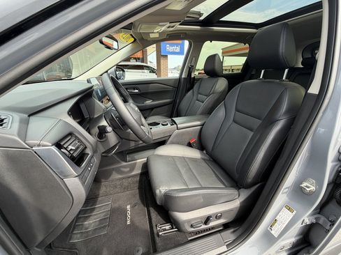 Used 2025 Nissan Rogue SL w/ SL Premium Package AWD/4WD image 11
