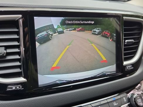 Used 2023 Chrysler Pacifica Touring-L FWD image 24