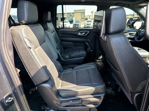 Used 2021 Chevrolet Suburban High Country AWD/4WD image 11