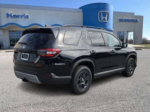 New 2025 Honda Pilot TrailSport image 4