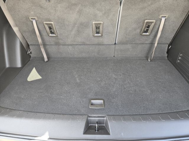 Used 2021 Chevrolet Traverse LT FWD image 32