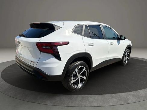 Used 2025 Chevrolet Trax RS FWD image 5