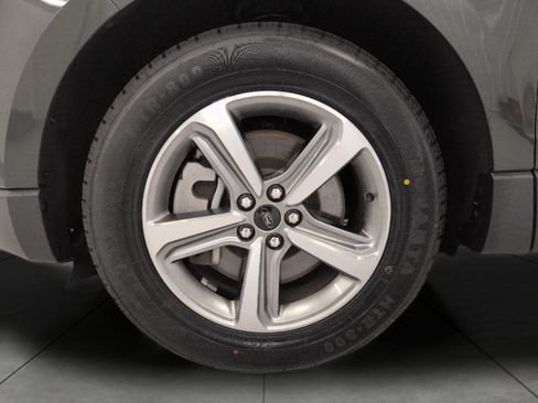 Used 2024 Ford Edge SEL w/ Convenience Package AWD/4WD image 3