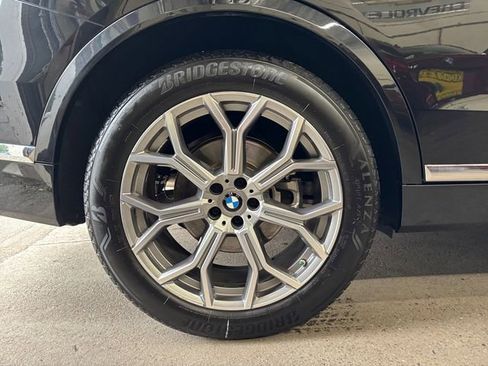 Used 2023 BMW X7 xDrive40i w/ Parking Assistance Package AWD/4WD image 17