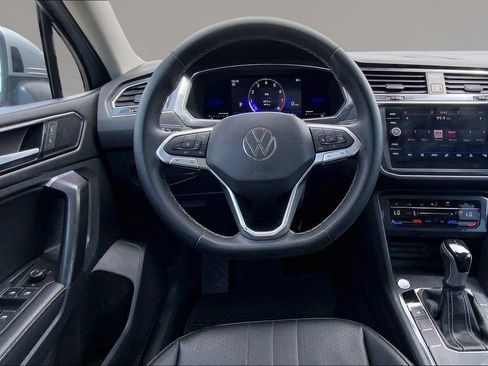 Used 2022 Volkswagen Tiguan SE FWD image 5