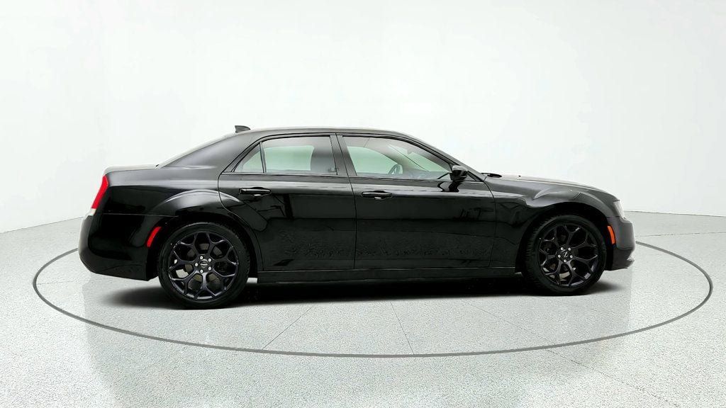 Used 2020 Chrysler 300 Touring w/ Sport Appearance Package RWD image 4
