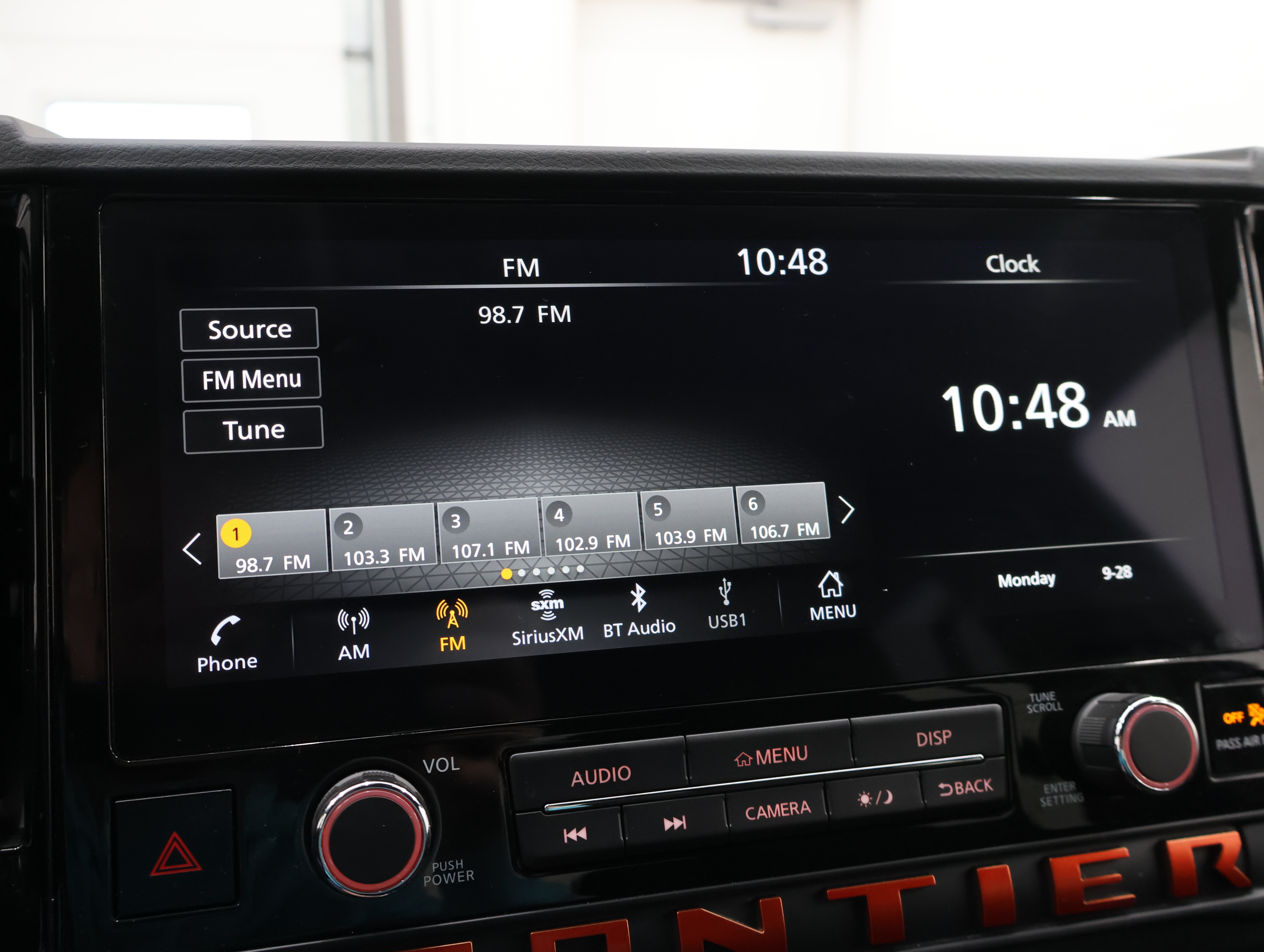 Used 2025 Nissan Frontier PRO-4X AWD/4WD image 11