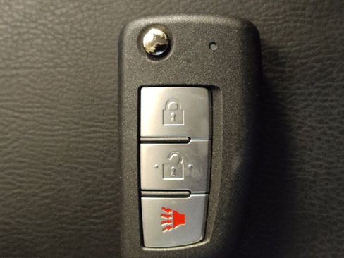 Used 2015 Nissan Rogue S FWD image 32