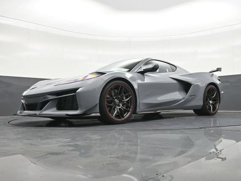 Used 2024 Chevrolet Corvette Z06 w/ Z07 Performance Package RWD image 24