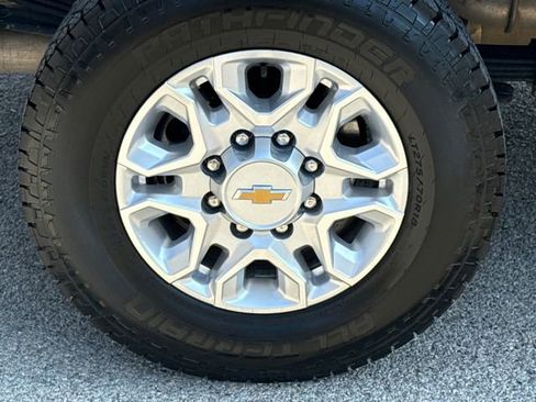 Used 2024 Chevrolet Silverado 2500 LT AWD/4WD image 10