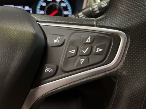 Used 2023 Chevrolet Equinox LS image 36