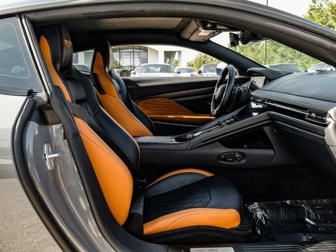 Used 2024 Aston Martin DB12 Coupe RWD image 39