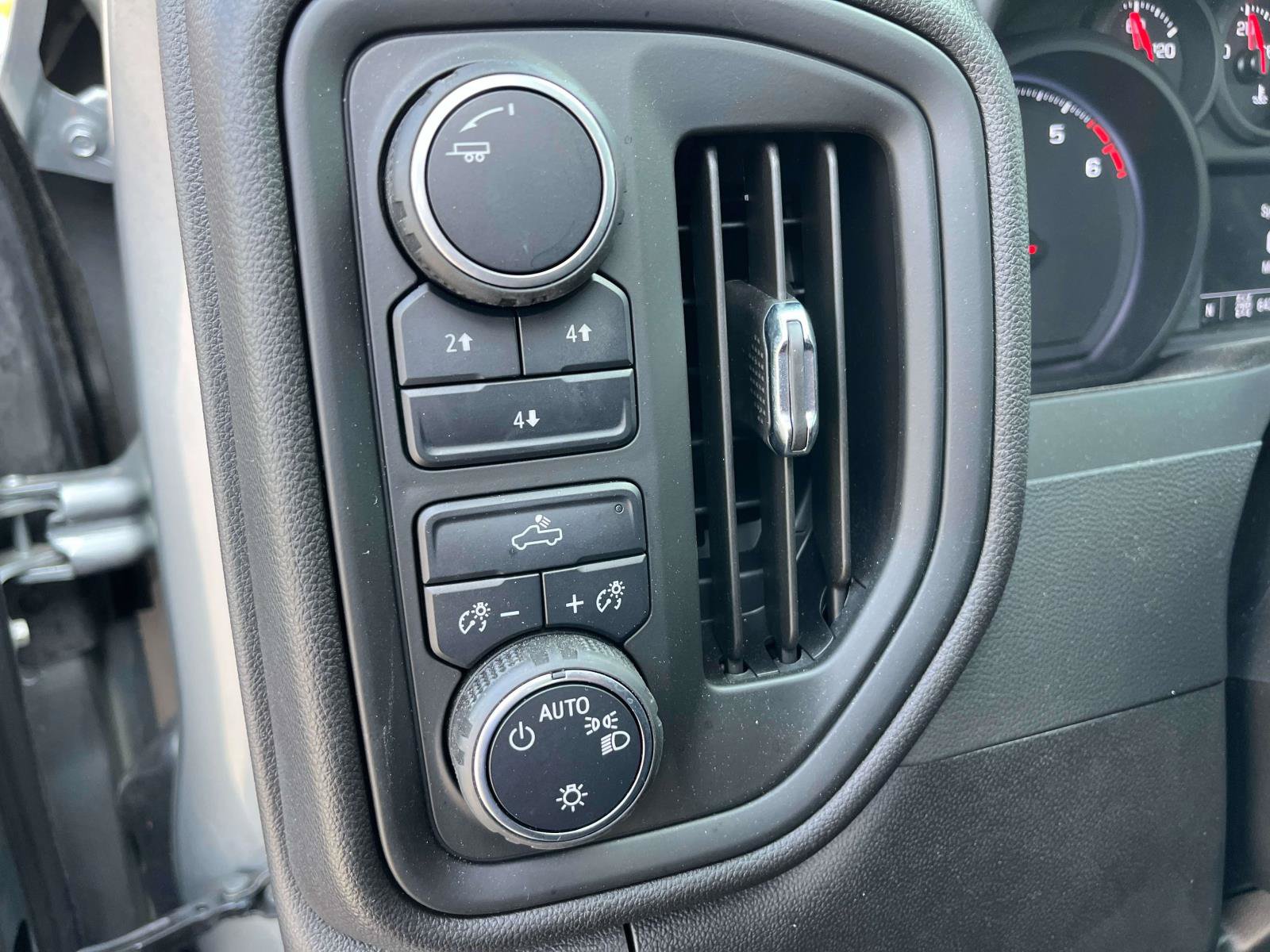 Used 2025 Chevrolet Silverado 2500 Custom w/ Custom Convenience Package AWD/4WD image 29