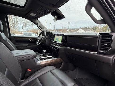 Used 2025 Chevrolet Silverado 1500 RST w/ Convenience Package II image 16