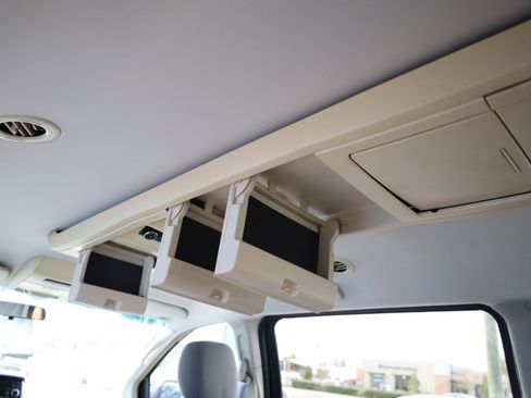 Used 2008 Chrysler Town & Country Touring image 20