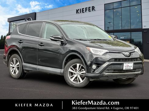 Used 2018 Toyota RAV4 XLE FWD image 1