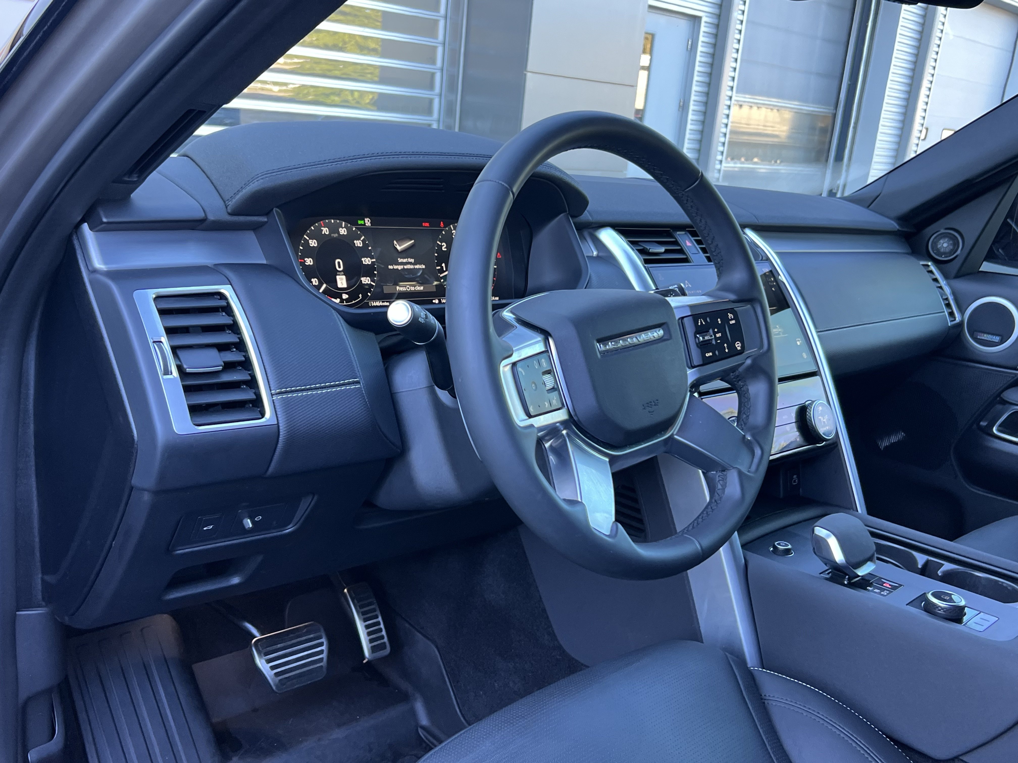 Certified 2025 Land Rover Discovery Dynamic SE AWD/4WD image 19
