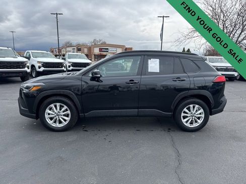 Used 2025 Toyota Corolla Cross LE image 4