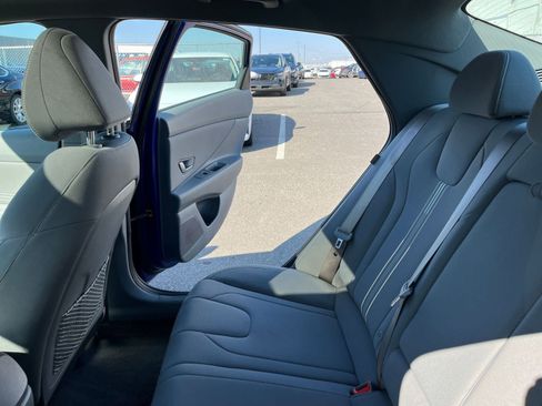 Used 2025 Hyundai Elantra SEL image 40