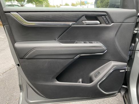 Used 2024 GMC Acadia Elevation image 15