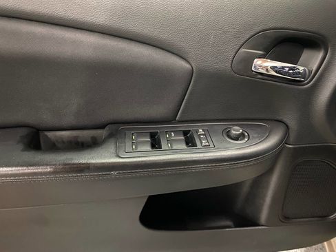 Used 2014 Chrysler 200 Touring image 21