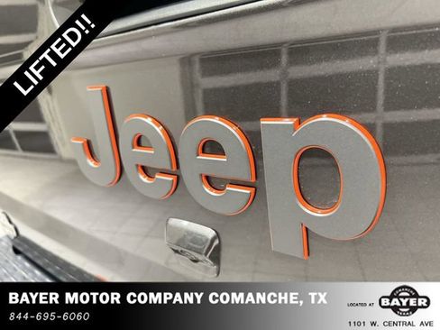 Used 2025 Jeep Gladiator Mojave AWD/4WD image 30