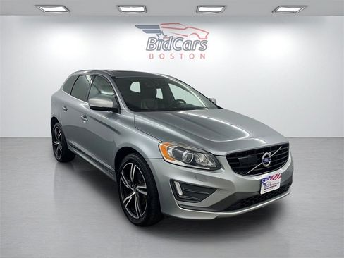 Used 2017 Volvo XC60 T6 R-Design w/ Climate Package image 3
