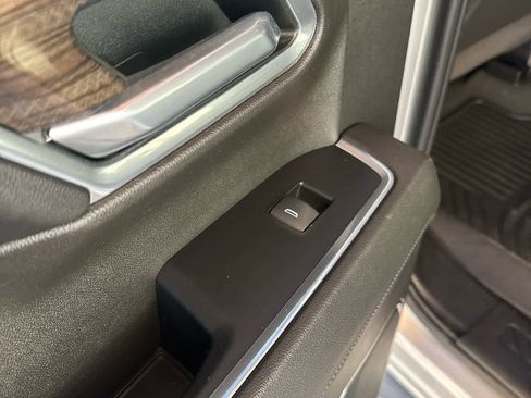 Used 2022 Chevrolet Silverado 1500 LT w/ Z71 Off-Road Package image 29