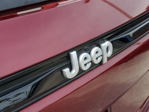 Used 2024 Jeep Grand Cherokee Overland w/ Luxury Tech Group IV AWD/4WD image 7