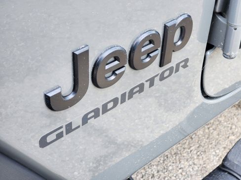 Used 2021 Jeep Gladiator Sport AWD/4WD image 28